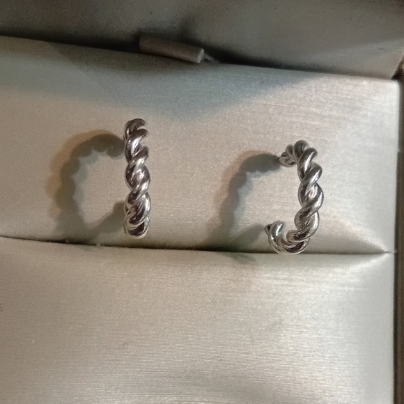 unbranded Jewelry - Elegant Silver Twisted Hoop Earrings